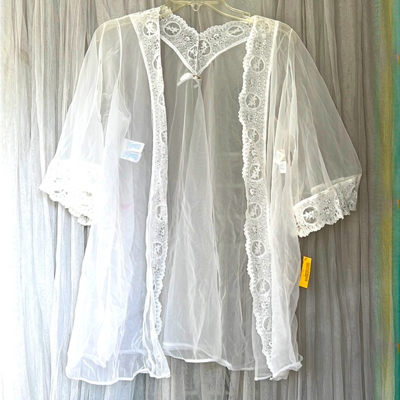 ⭐️ Vintage 50 years old NWT The Globe Pandora Lingerie by Chic sheer white M - Picture 1 of 15